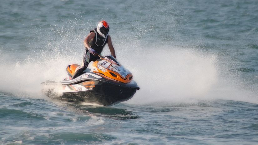 jet-ski-1446040 1920