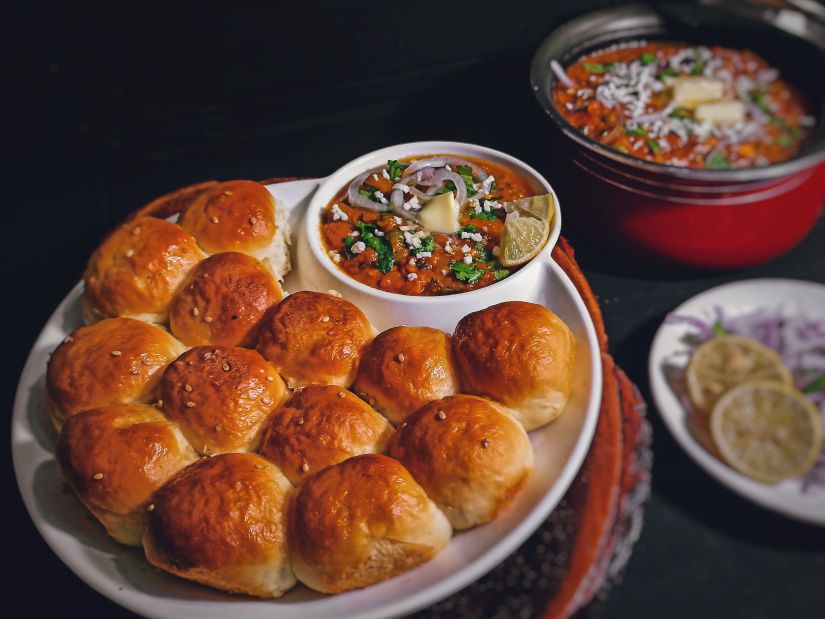 plated presentation of pav bhaji