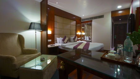 Hotel Rooms in New Delhi, Premium Rooms at Hotel Aura Paharganj 2