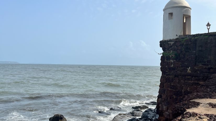 wave crashing against rocks @ Lamrin Ucassaim Hotel, Goa