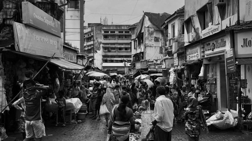 A black and white image of people crowding at the Mumbai market