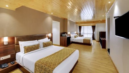 A double bed and a TV in the Premium Family Room at Hotel Sumi Vista T.V Tower 