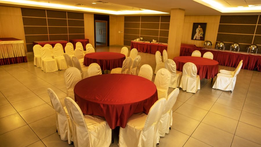 Oak banquet hall seating