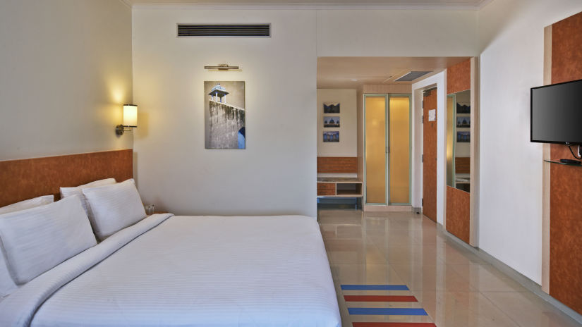 Deluxe Room 2 Nirwana Hometel Jaipur L