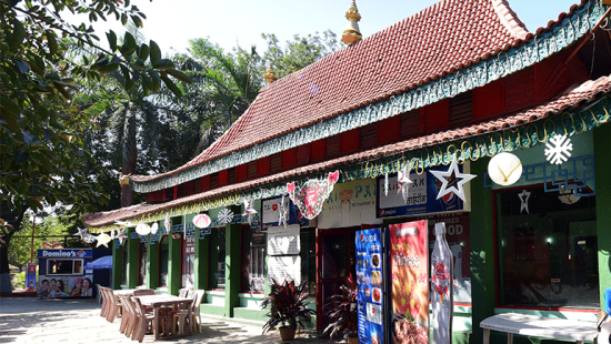 Water Kingdom - the Taipan food stall