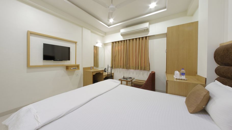 Hotel Summit, Ahmedabad Ahmedabad  T8 1613