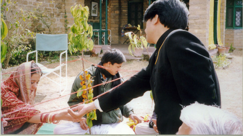 The Ramgarh Bungalows - an image of a couple performing their Kumaon Wedding rituals in front of the Old Bungalow building