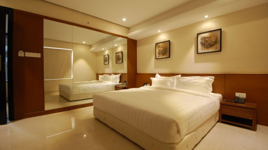 Click Hotel Sapphire Star gold room from different angles1