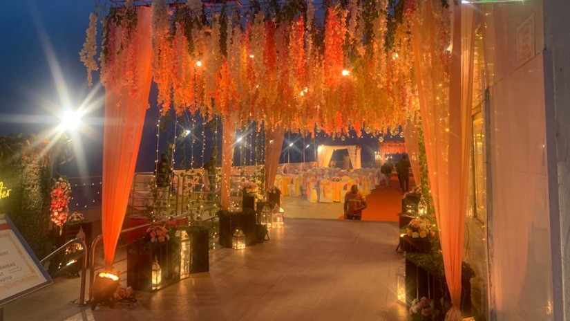 wedding decorations at Ramada Plaza Palm Grove