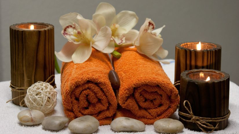 candels and face towels at the Spa in Port Blair 