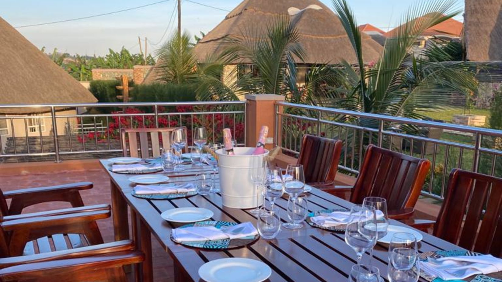 the dining arrangement at the Masheda Palms terrace