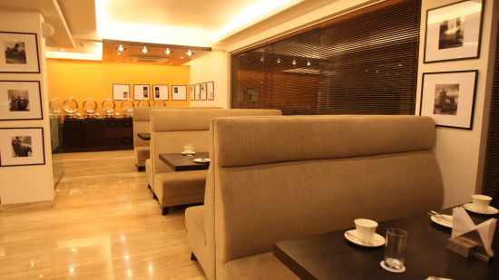 Emblem Hotel | 3 Star Hotels In Delhi | Dining