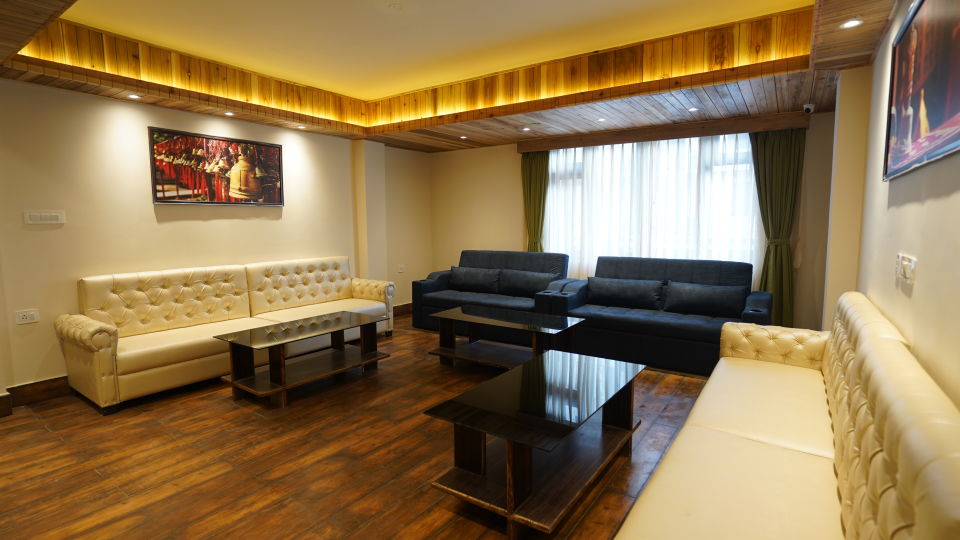 Lobby seating with sofas