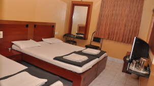 Budget Hotel in Pune near Pune Railway Station, Hotel Suraj AC Rooms