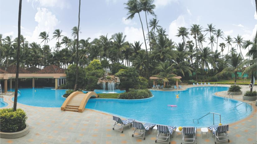 Swimming Pool at The Retreat Hotel and Convention Centre Madh Island, Mumbai makes it a great weekend getaway from Mumbai