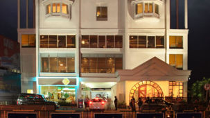 Abad-Plaza-business-class-hotel-in-MG-Road-Ernakulam
