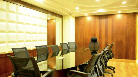 A full view of boardroom with a table surrounded by chairs | Hotel City Inn, Varanasi