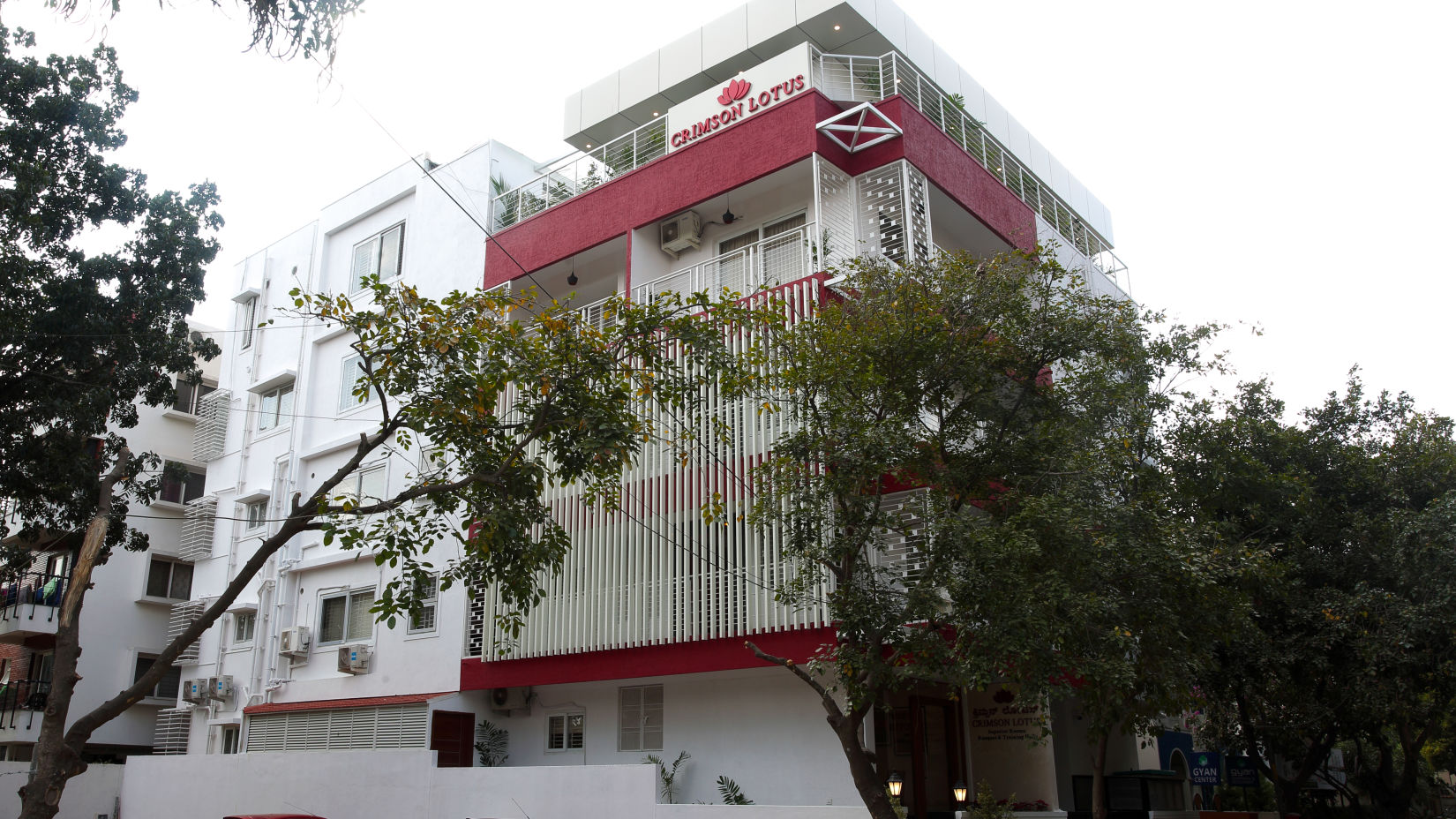 Facade and entrance Crimson Lotus 2