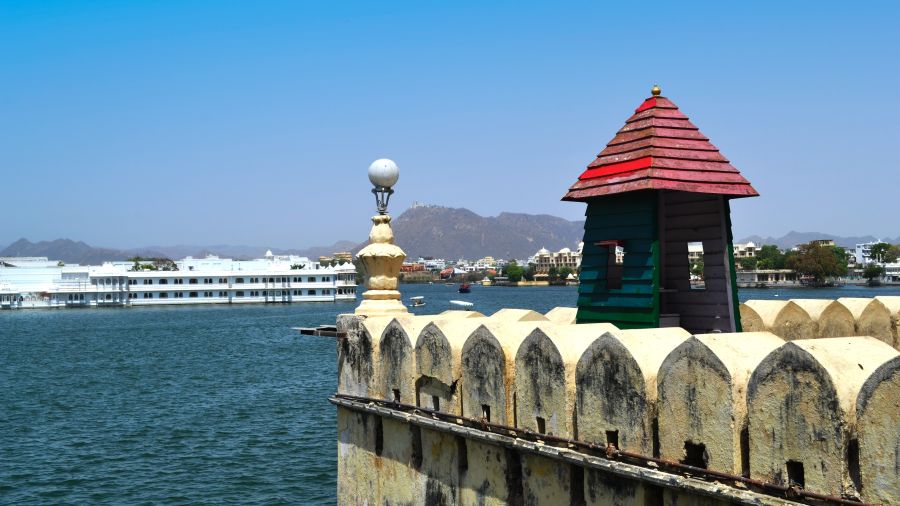 Edge view of Lake Pichola