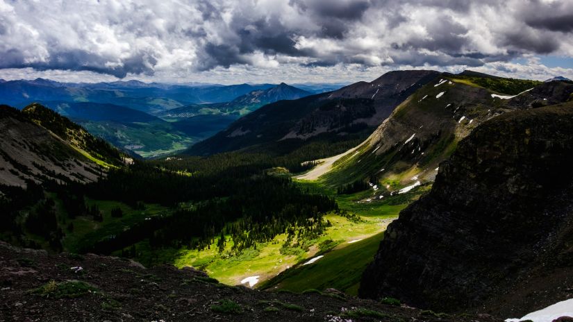 Majestic mountain scenery with lush valleys under a cloudy sky