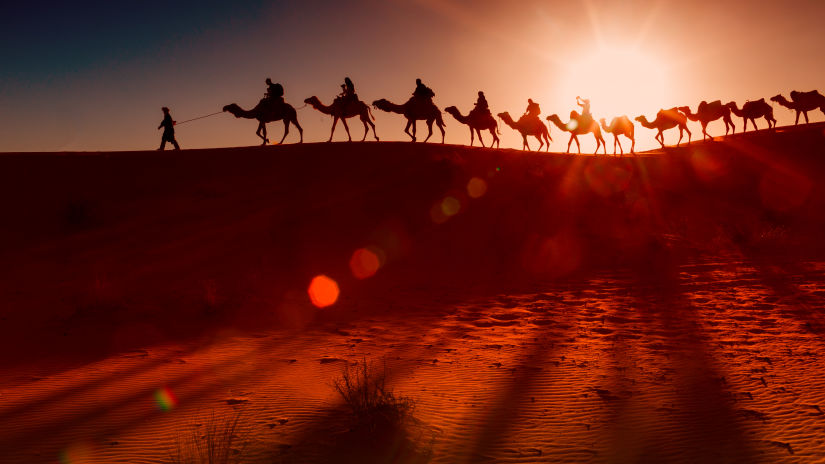 arab-people-with-camel-caravan