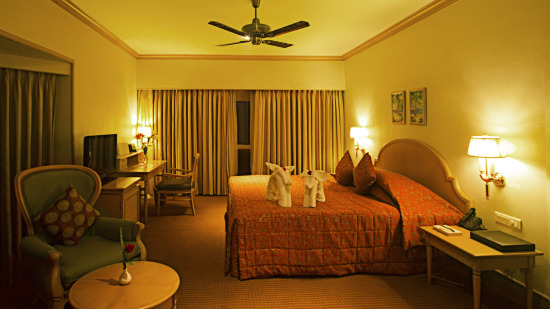 bedroom of one of the Premium Suites at The Carlton Hotel 984317