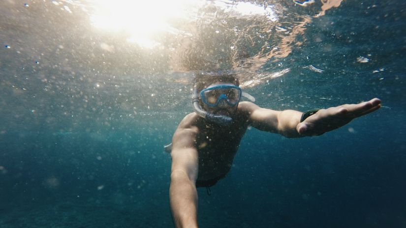 Symphony Resorts - Picture of a person taking a selfie while Snorkelling 