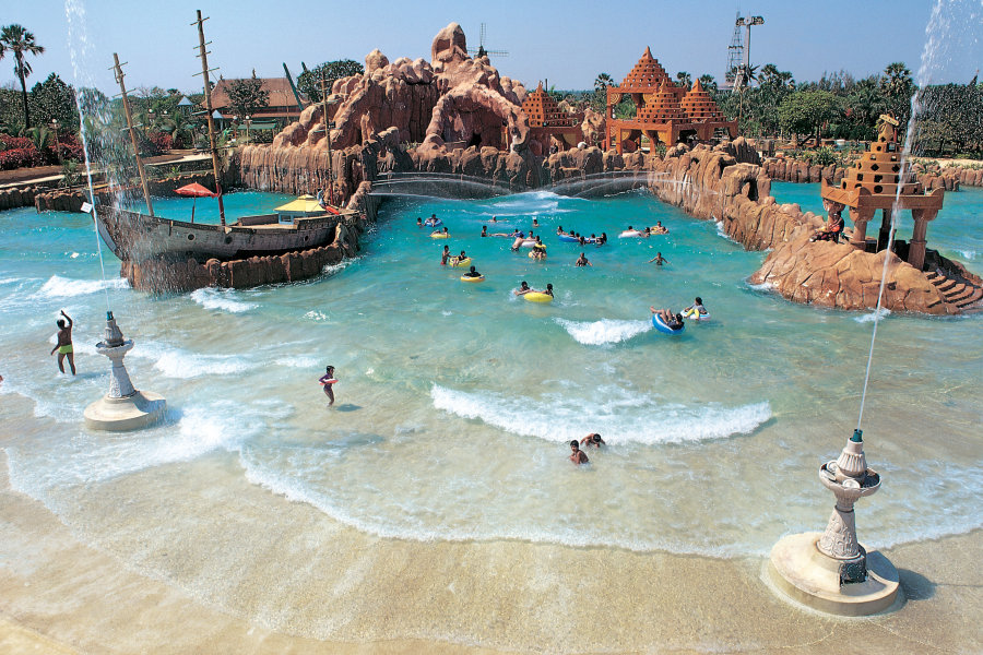 alt-text Water Kingdom - wide angle view of WETLANTIC druing daytime