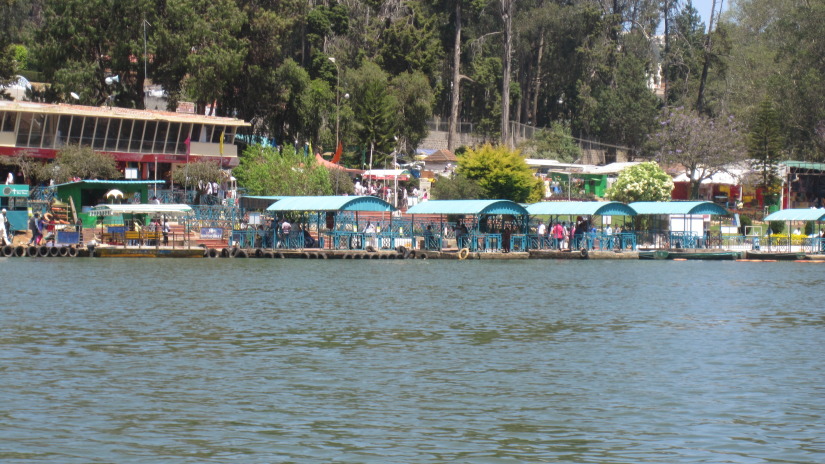 Kodaikanal Lake dotted with boats