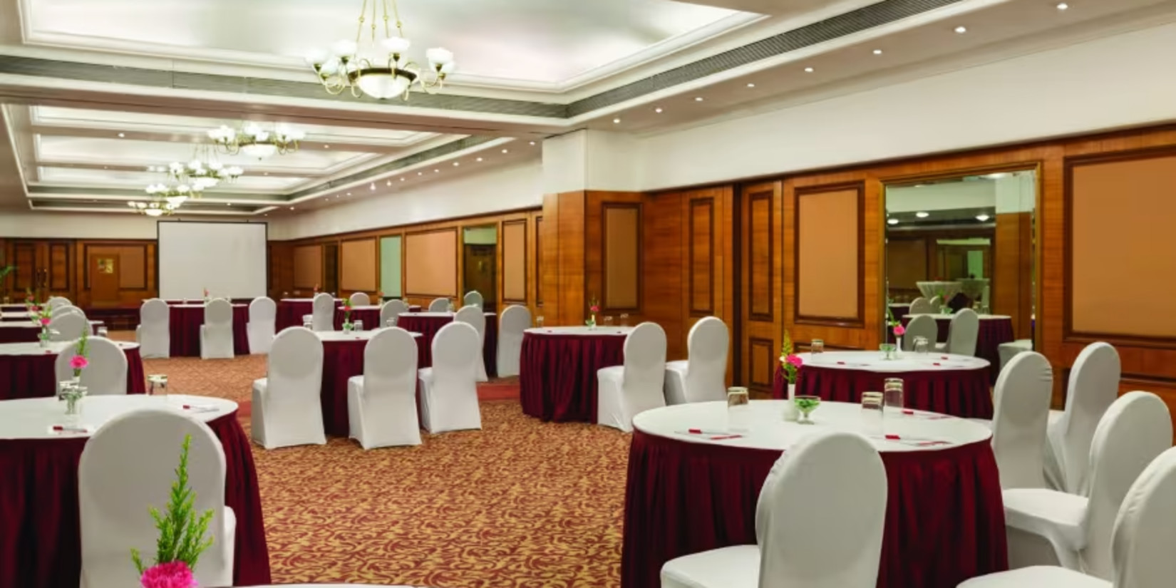 Concord Banquet Hall at Hotel Ramada Plaza Palm Grove Juhu Beach Mumbai, 5 Star Banquets in Juhu Mumbai 2dkd