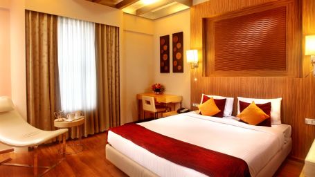 Deluxe room with king bed and large windows - Citrus Classic Bengaluru
