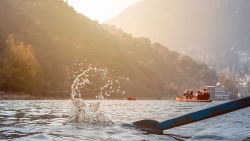 oar moving the boat in a mountain covered lake