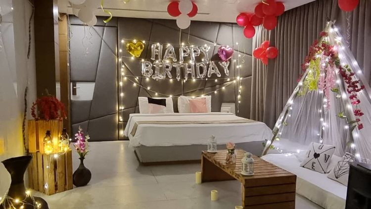 Decorated Hotel Room for Birthday | Dragonfly Hotel - The Art ...