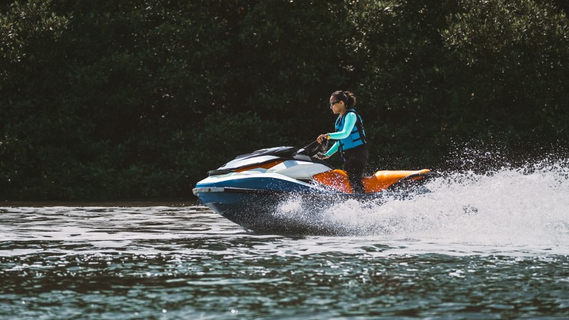 jet skiing at kabini river