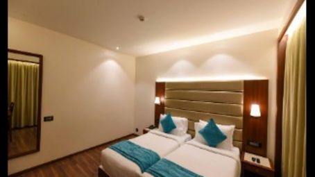 Twin Room with blue and white bed covers at Click Hotel Ayra