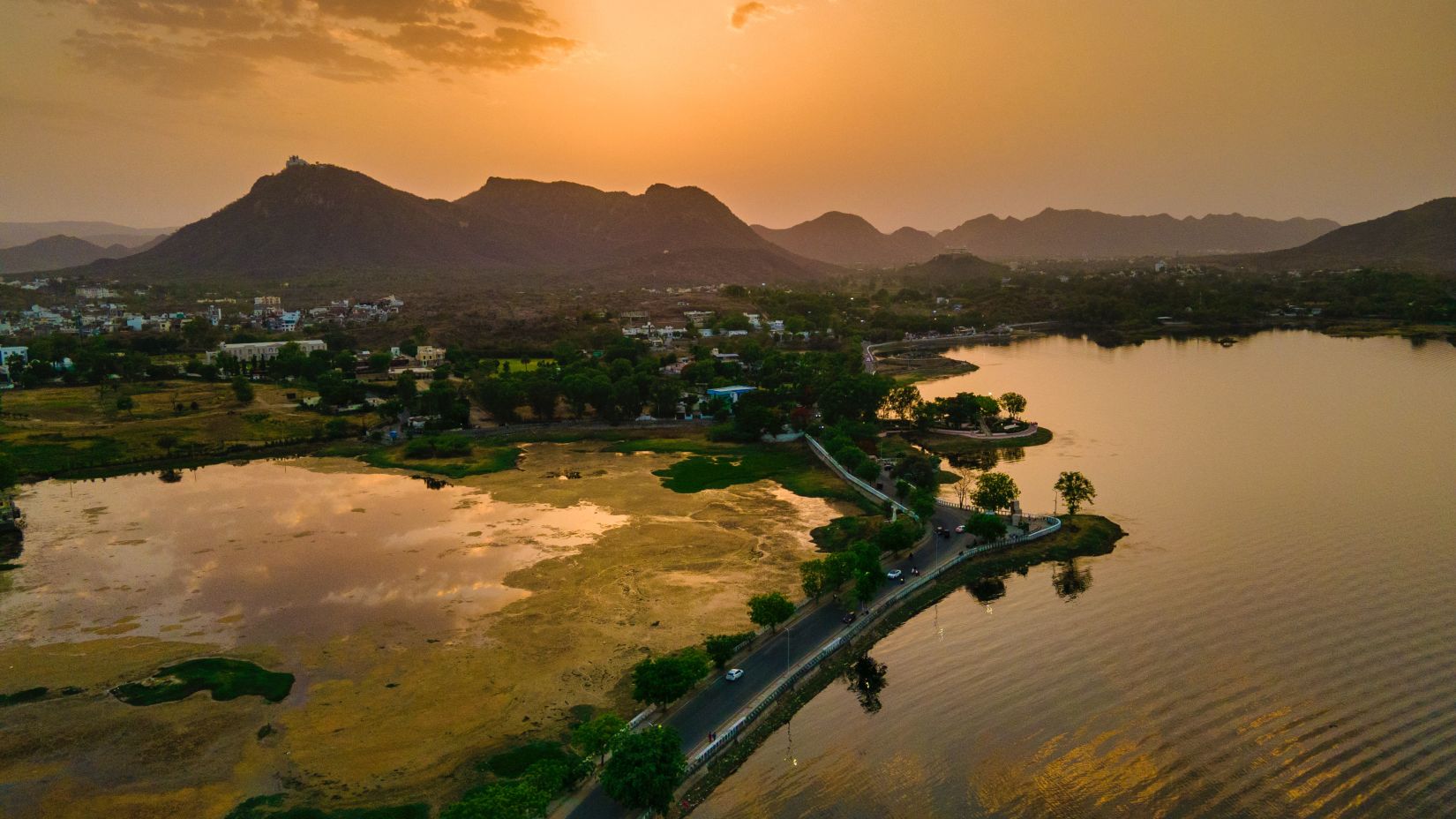 Fateh sagar lake during sunset