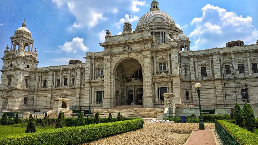 the white exterior of victoria memorial, a museum in Kolkata