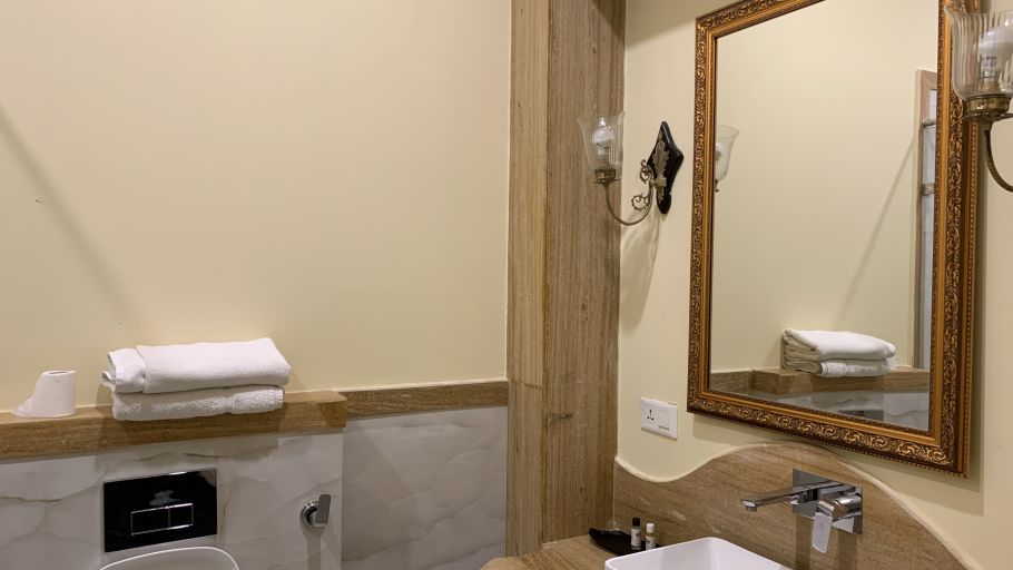 Room Type - Luxury Rooms - Bathrooms