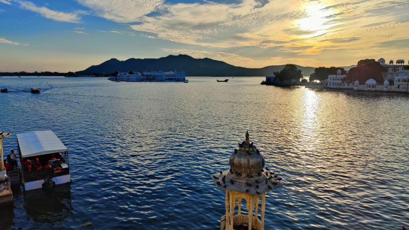 The view of Lake Pichola with sunset in the background