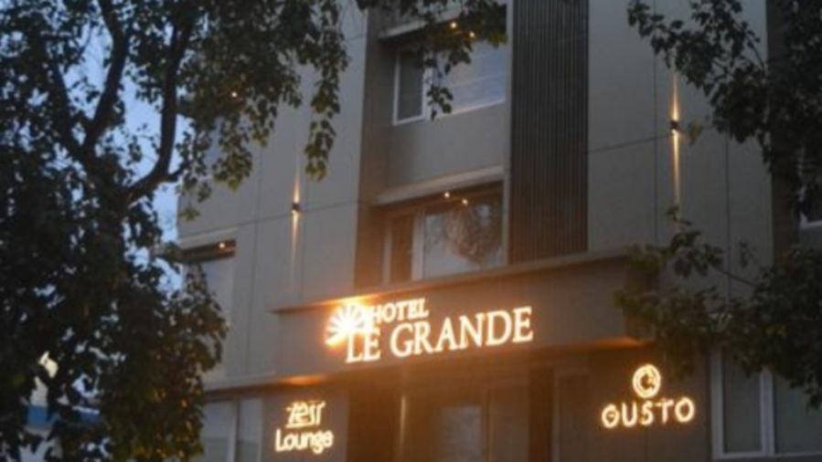 Facade of Hotel Le Grande - Mumbai International Airport, Exterior view of Hotel Le Grand, Andheri