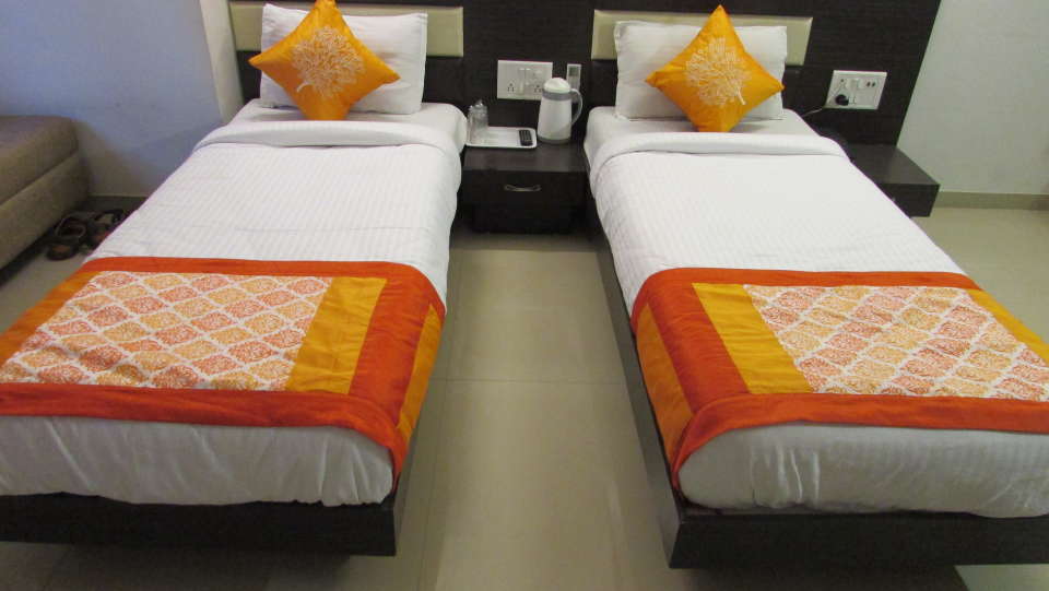 Hotel Skyland, Ahmedabad Ahmedabad Super Deluxe Room 6