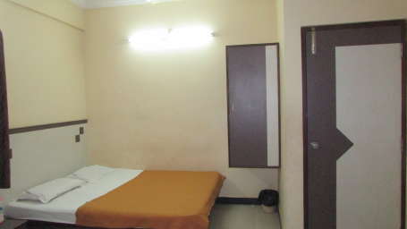 Hotel Shiv Ganesh Comforts, Bangalore Bangalore double deluxe rooms hotel shiv ganesh comforts bangalore 3