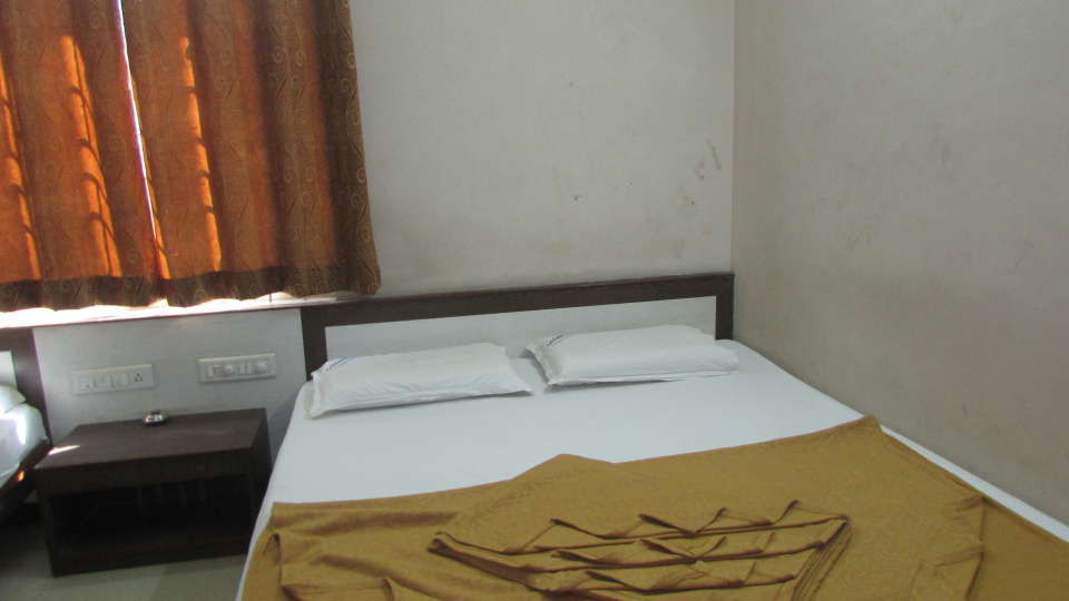 Hotel Shiv Ganesh Comforts, Bangalore Bangalore 4-bed room hotel shiv ganesh comforts bangalore 3