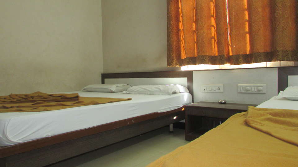 Hotel Shiv Ganesh Comforts, Bangalore Bangalore 4-bed room hotel shiv ganesh comforts bangalore 5