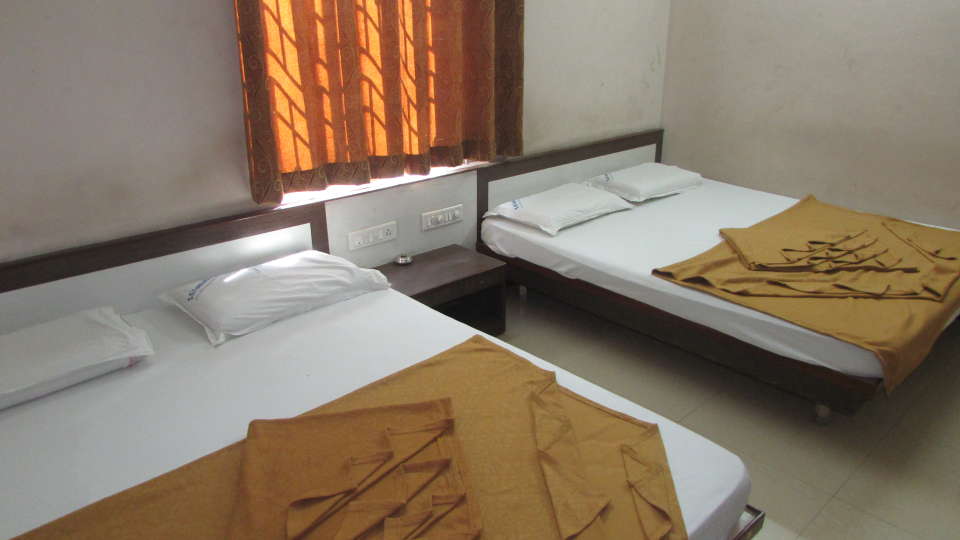 Hotel Shiv Ganesh Comforts, Bangalore Bangalore 4-bed room hotel shiv ganesh comforts bangalore 6