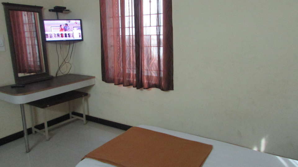 Hotel Shiv Ganesh Comforts, Bangalore Bangalore single rooms hotel shiv ganesh comforts bangalore 4