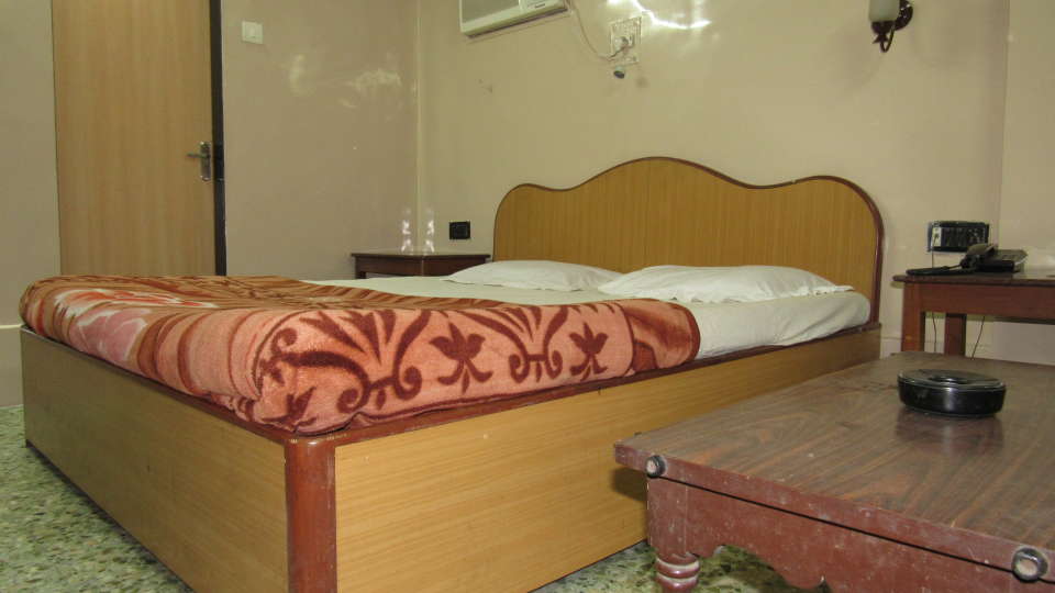 Deluxe AC Rooms Rajdoot Residency Mumbai 13