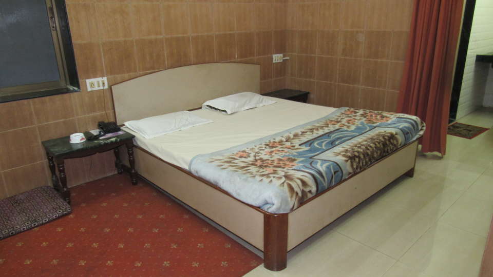 Deluxe AC Rooms Rajdoot Residency Mumbai 5