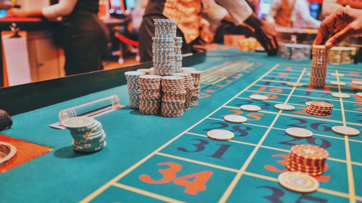 Image of poker chips stacked on a table sh0dz5