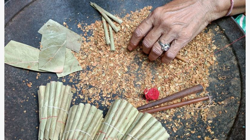 A woman rolling bidis